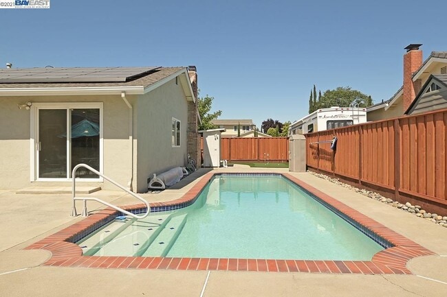 Building Photo - 560 Murdell Ln