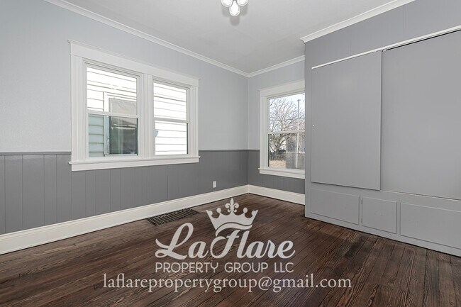 Building Photo - 631 Clark St