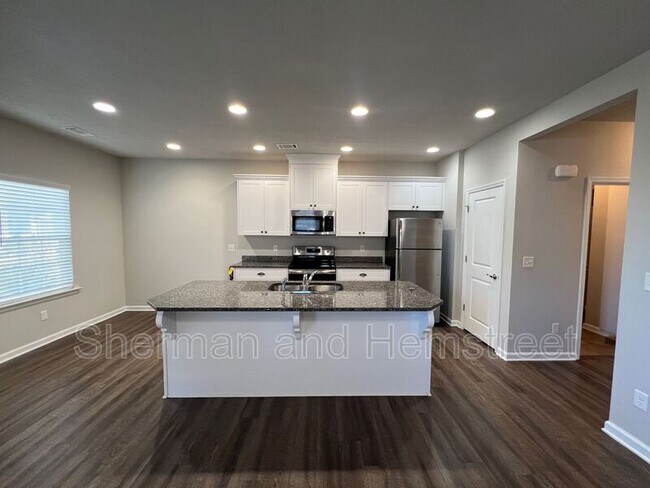 Building Photo - 734 Tarvin Cir