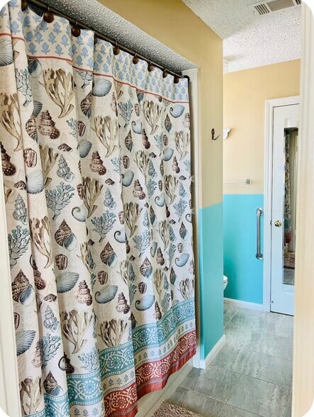 Building Photo - 402 14th St