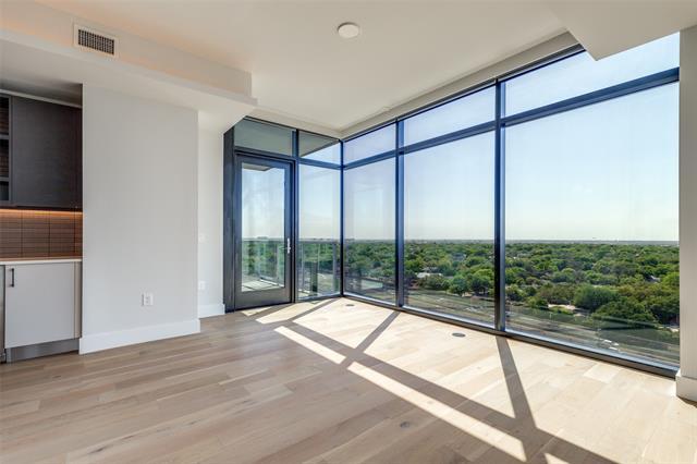 Building Photo - 8119 Douglas Ave