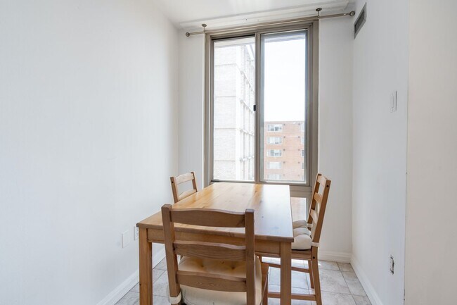 Building Photo - Sunny 2 BR at Claridge House Coop