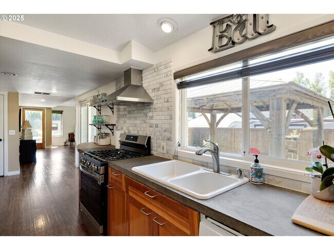 Building Photo - Bull Mountain Gem – Single-Level 3BR with 2 Living Areas, Large Yard & Pergola Patio