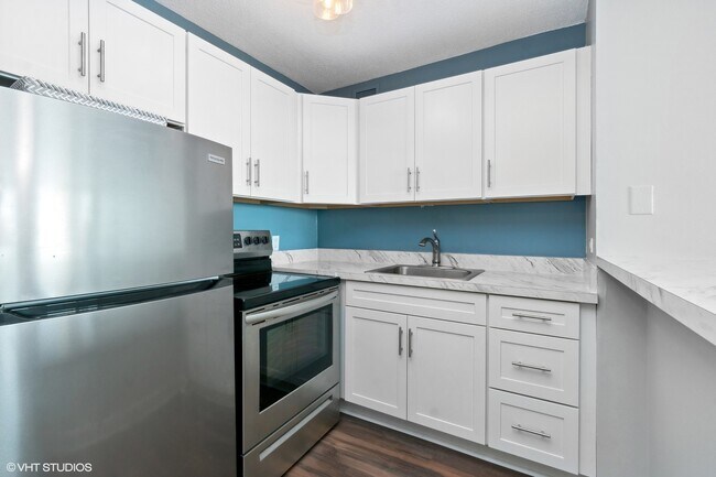 Building Photo - 2728 N Hampden Ct