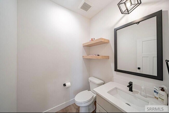 Building Photo - Like-New 3BD/2.5BA Home | Garage + Fenced Yard + W/D Included! $500.00 Rent Credit for the month ...