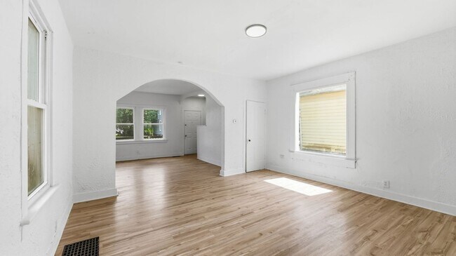 Building Photo - 1221 Wefel St