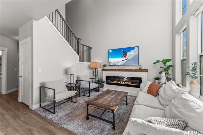 Building Photo - BEAUTIFUL TOWNHOUSE W 2 CAR GARAGE ATTACHED