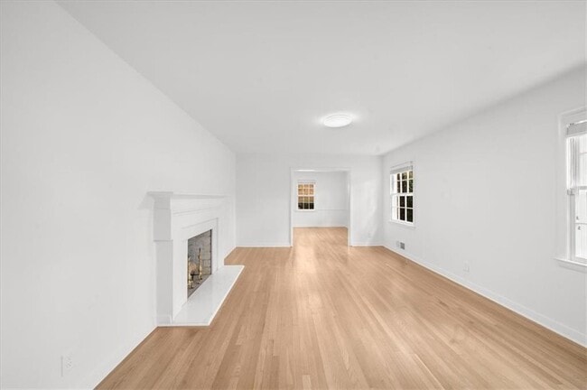 Building Photo - 4890 High Point Rd NE