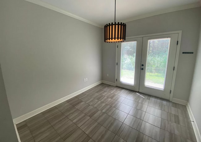 Building Photo - 3 Bedroom/2.5 Bath