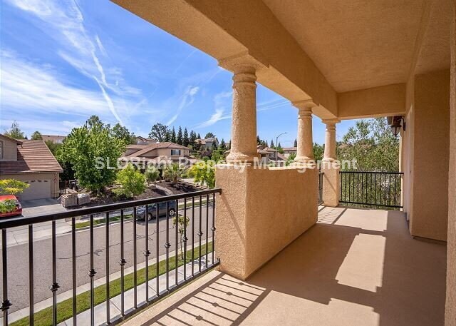 Building Photo - AVAILABLE SEPTEMBER- Beautiful Home in Paso Robles - 4 Bed / 4 Bath