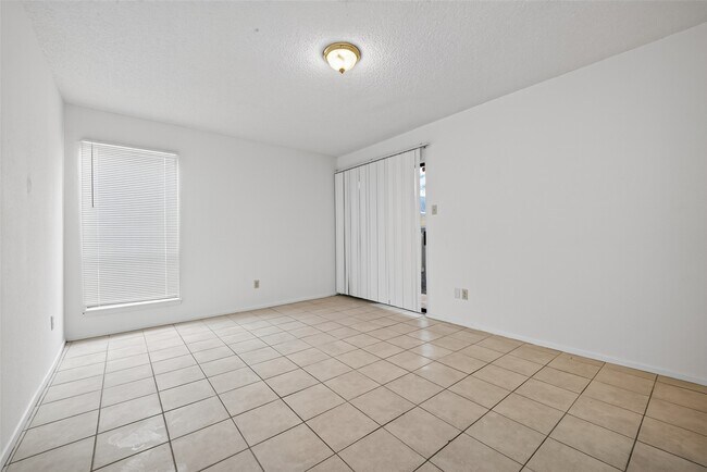 Building Photo - 9435 Pagewood Ln