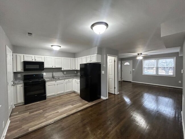 Building Photo - 3 Bedroom Middle River