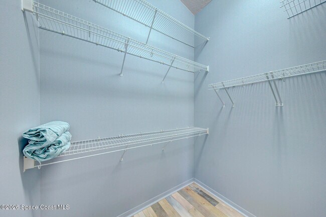 Building Photo - 1937 Golf Vista Blvd