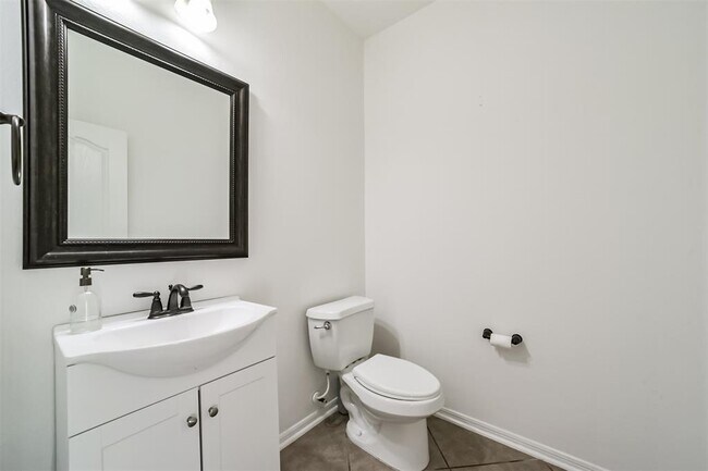 Building Photo - 6207 Holly Oaks Court