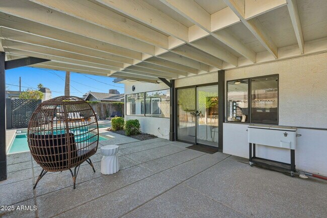 Building Photo - 8614 E Jackrabbit Rd