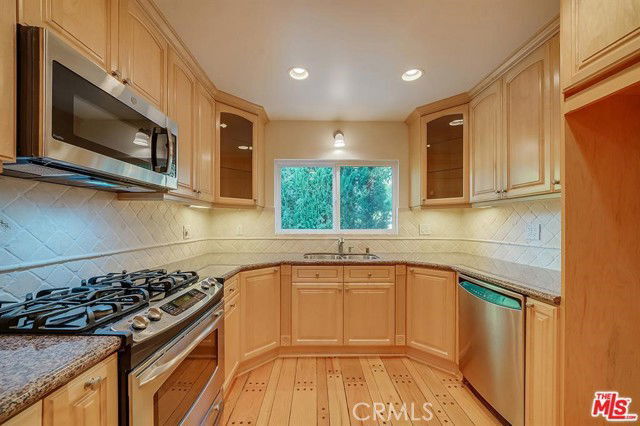 Building Photo - 3826 Dixie Canyon Ave