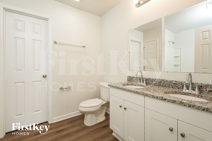 Building Photo - 813 Pine Cir Dr