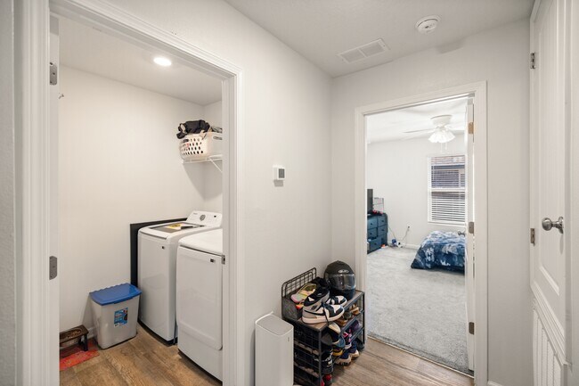 Building Photo - 1016 Limpkin St