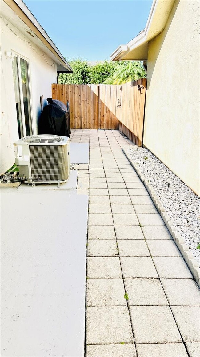 Building Photo - 18901 NW 77th Ct