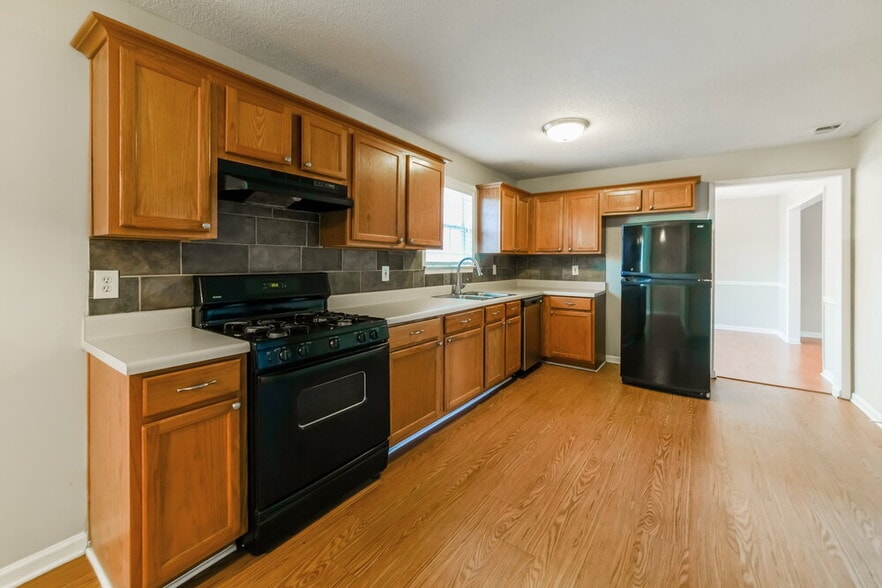 Building Photo - 5442 Beaver Lake Dr SW