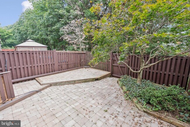 Building Photo - 5875 Woodfield Estates Dr