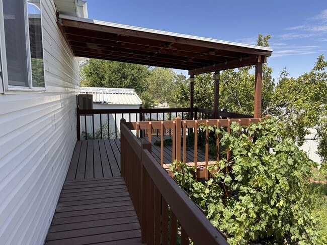 Building Photo - 627 E 700 N