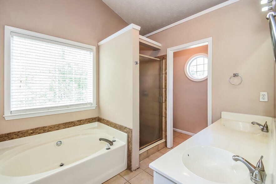 Building Photo - 1675 Berrywood Way