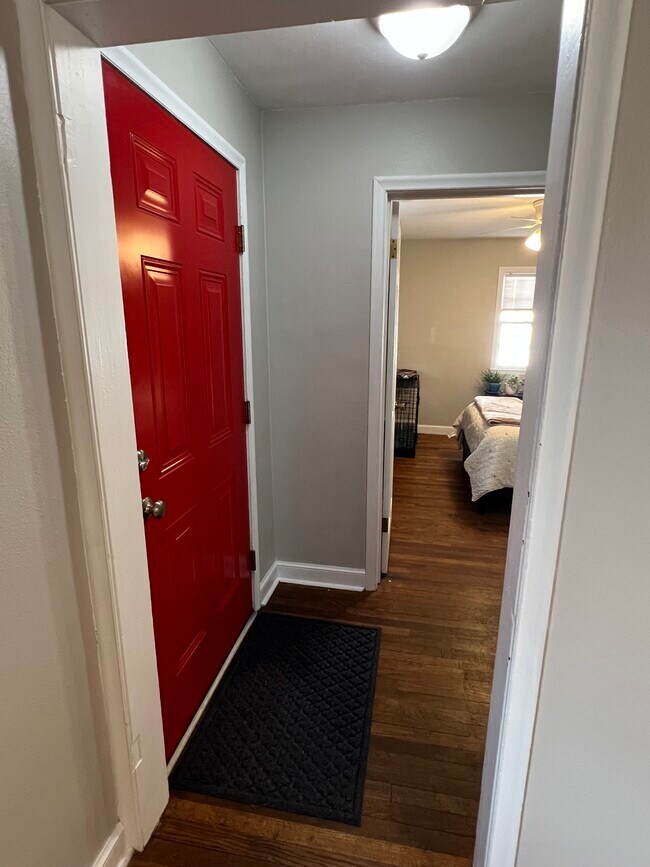 front door entryway - 1314 Lincoln Way