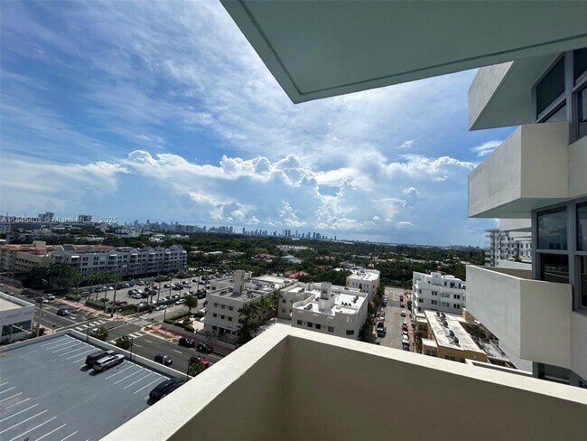 Building Photo - 2899 Collins Ave