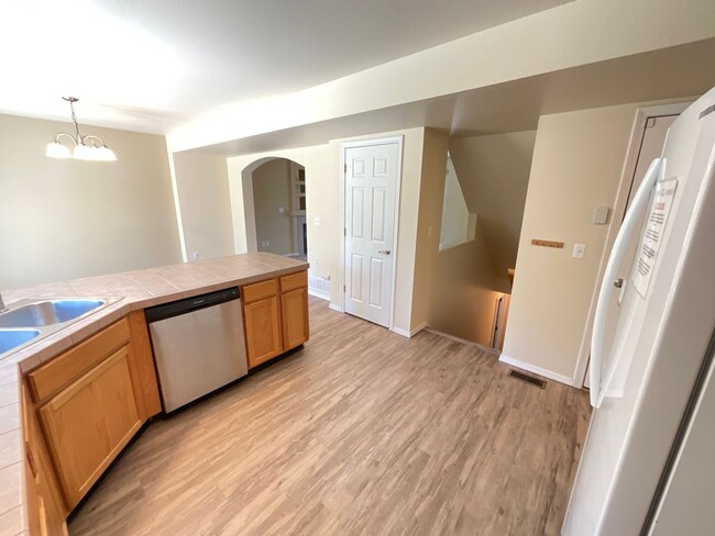 Building Photo - 3 Bedroom Home Available Near Milton E Pro...
