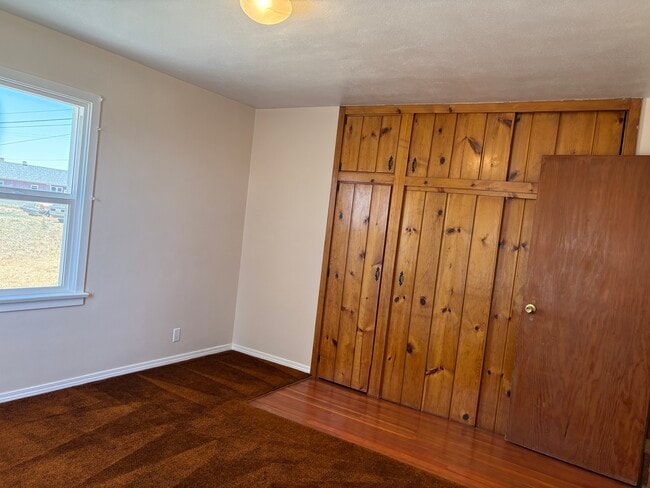 Building Photo - 501 Grandview Ave