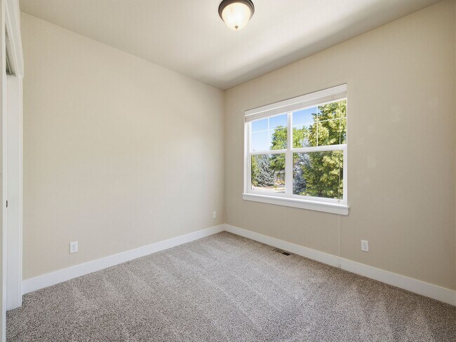 Building Photo - Gorgeous 3-Story Townhome in Excellent Fort Collins Location!