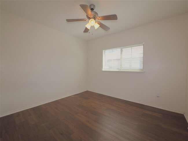 Building Photo - 4604 Woodstock Dr