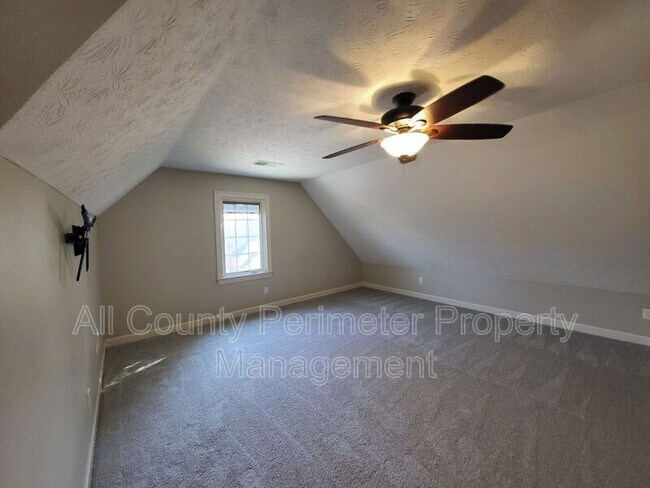 Building Photo - 2438 Kings Arms Dr