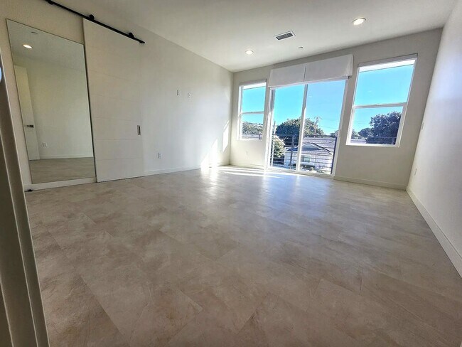 Building Photo - Be the First to Live in This Stunning Newly Constructed Coastal Home – Ventura