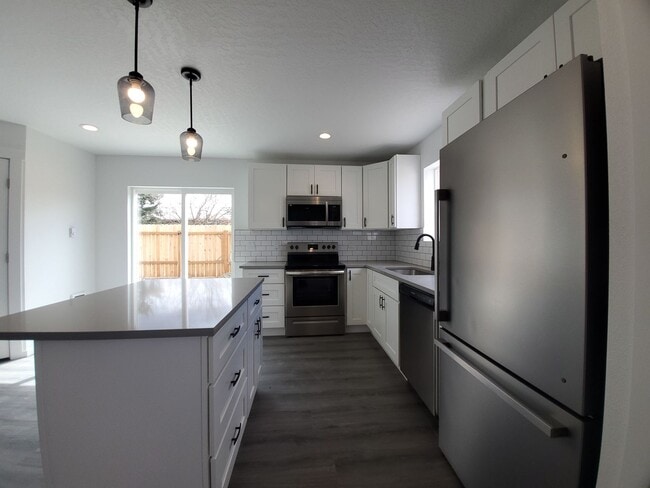 Building Photo - Newer Build