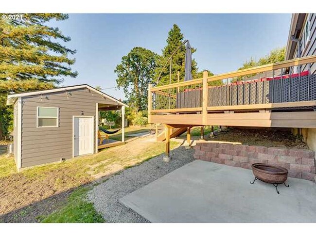 Building Photo - Oregon City - Three Bedroom Bungalow, Comp...