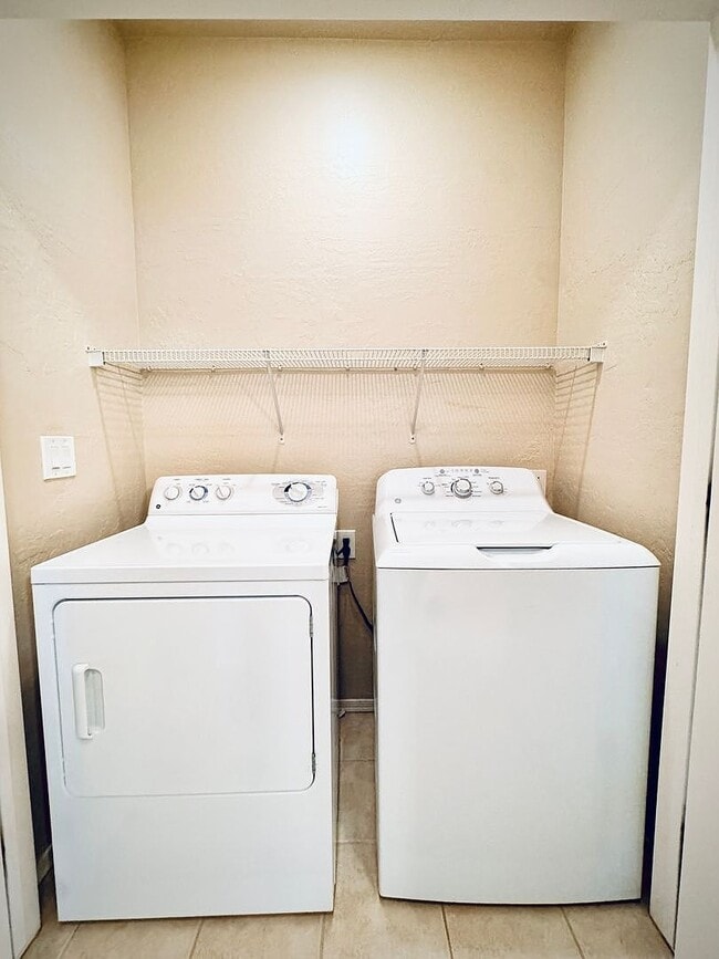 Building Photo - 2529 Nashira St