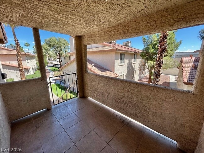 Building Photo - 749 Rock Springs Dr