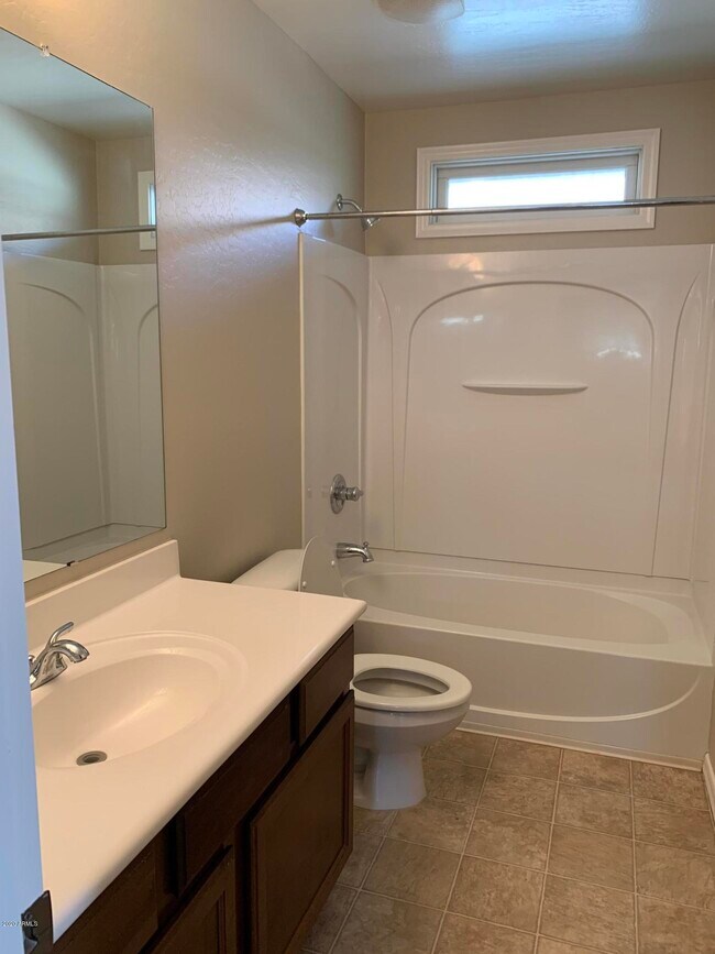 Building Photo - 3854 E Sabra Ln