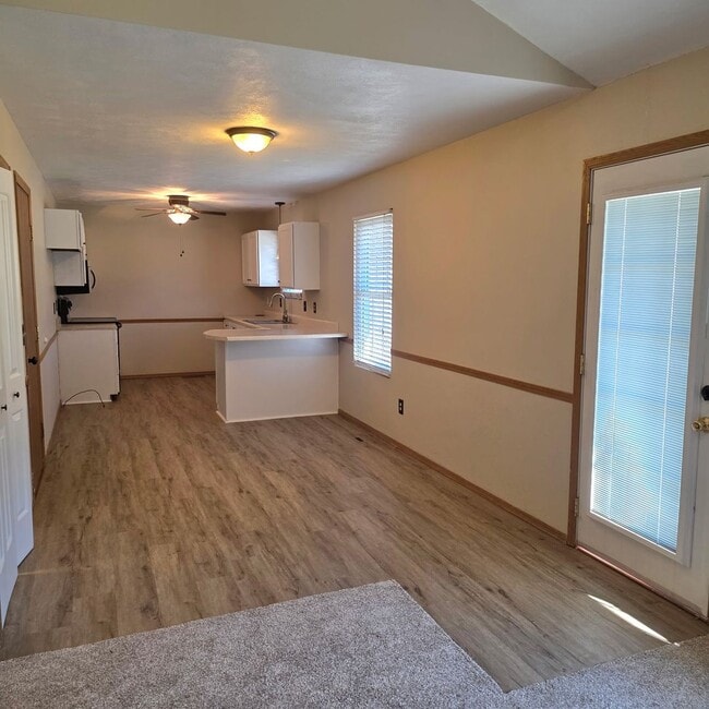 Building Photo - Great 3 bed 1.5 bath house in South Springfield