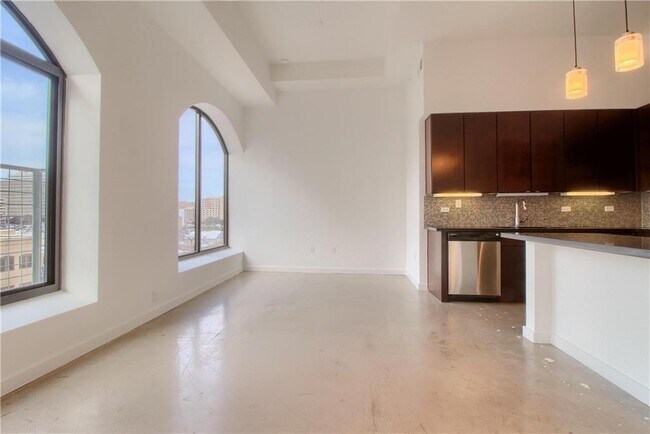 Building Photo - 507 Sabine St