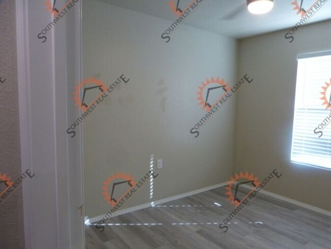 Building Photo - Modern 3 bedroom 2 bath apartment