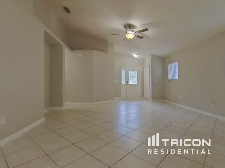 Building Photo - 607 Coral Way