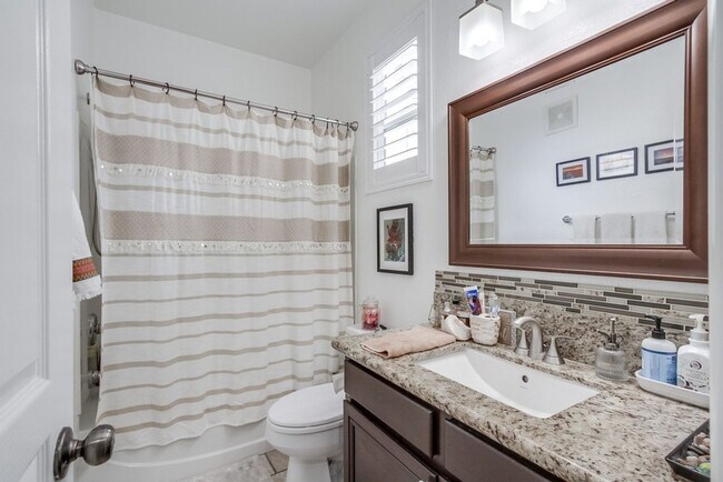 Building Photo - Spacious 3 Bed / 3 Bath Townhome with 2-Car Garage in Gated San Marcos Community