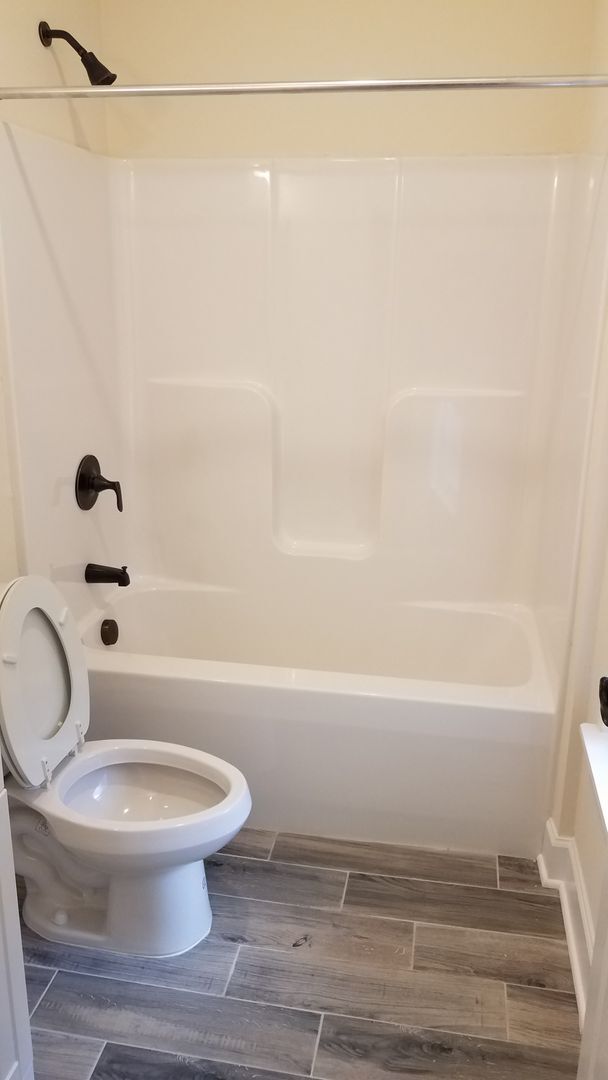 Building Photo - Recently Built 1 Bedroom, 1 Bathroom Studio in Sorority Row