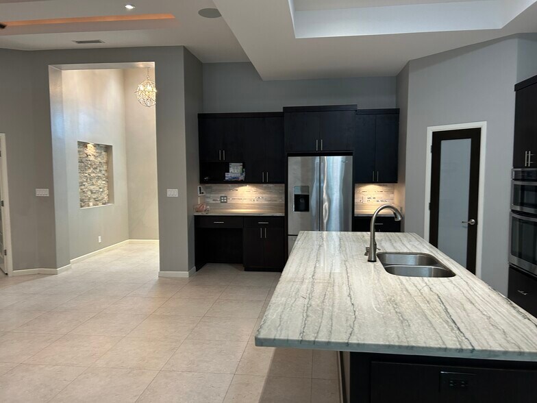 Building Photo - 4105 Lake View Dr
