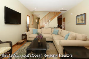 Building Photo - 573 Tarpon Ave
