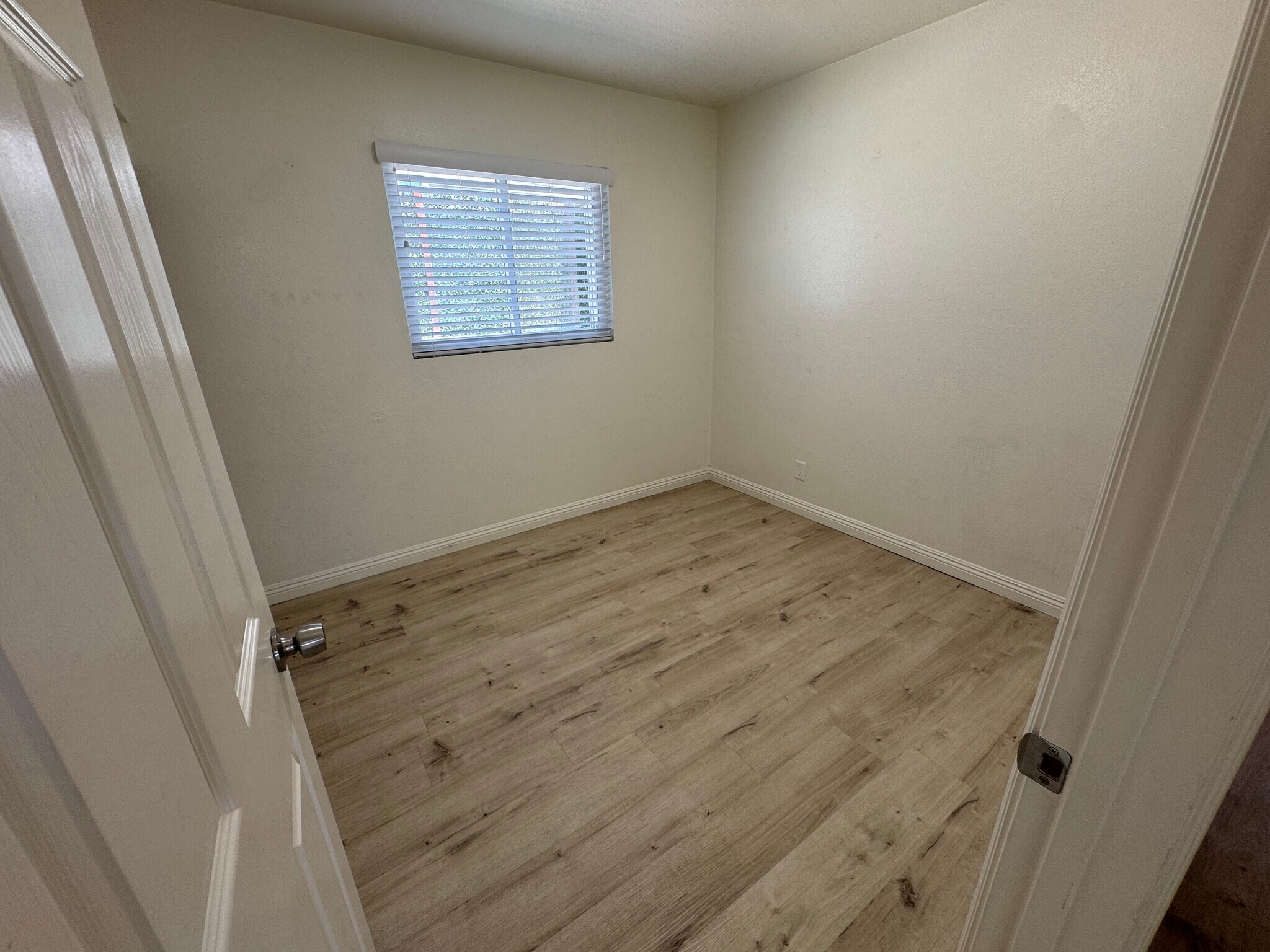 Building Photo - 1121 Calle Tulipan