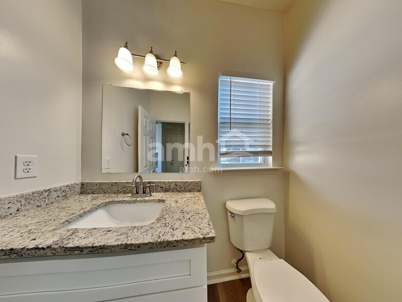 Building Photo - 415 Caperton Way